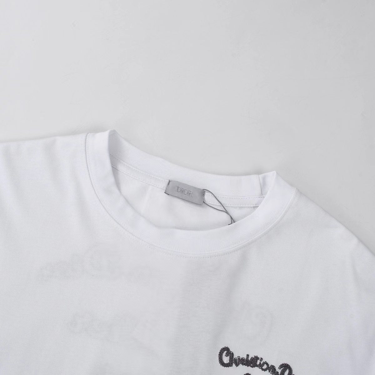 Round neck, embroidered letters on the front and back, simple and fashionable short sleeves