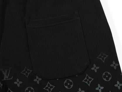 L's classic shorts with all-over logo printing