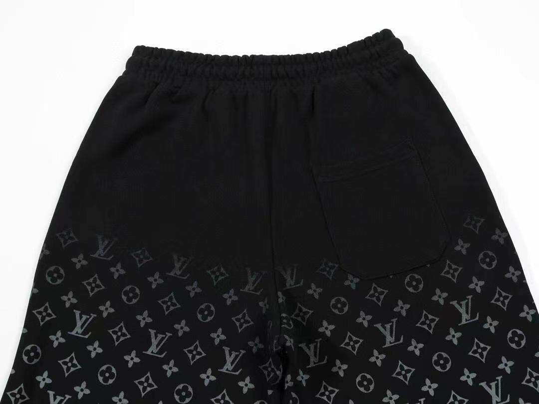 L's classic shorts with all-over logo printing