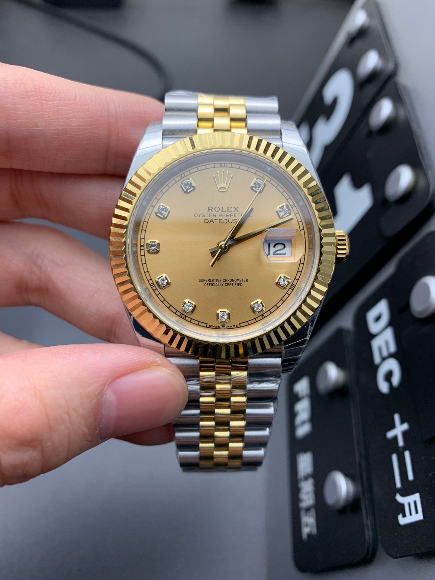 Yellow Gold - 904L Steel - 41mm