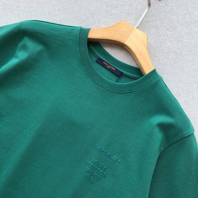 Versatile green basic T-shirt