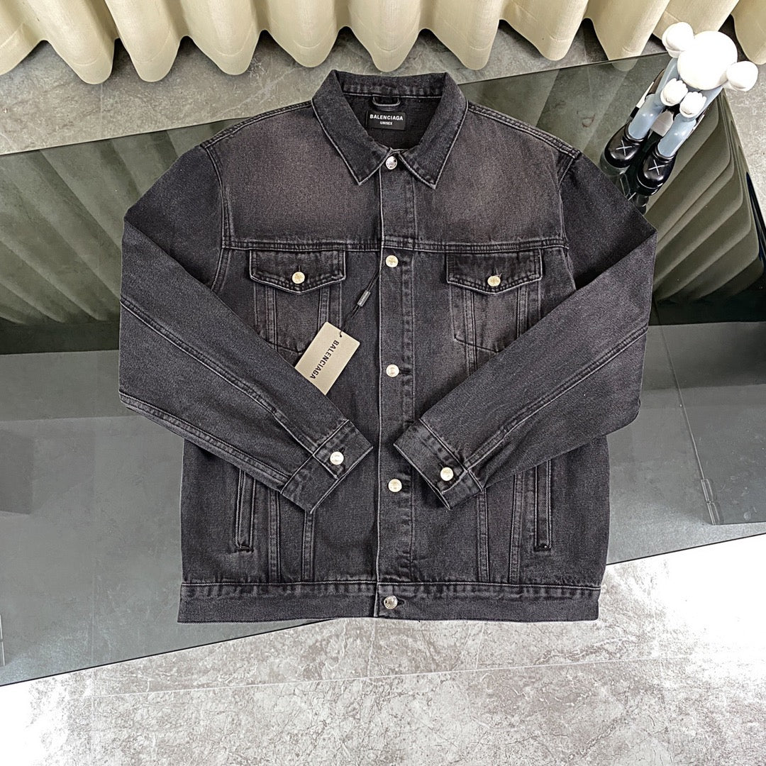 Men's loose denim jacket with colored diamonds on the back