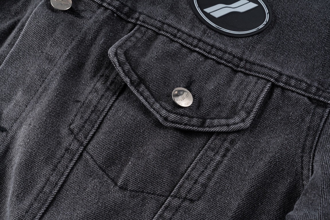 Loose denim jacket with small logo